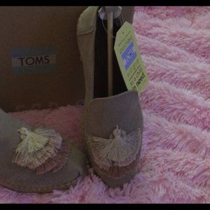 TOMS Tan Suede Oxford